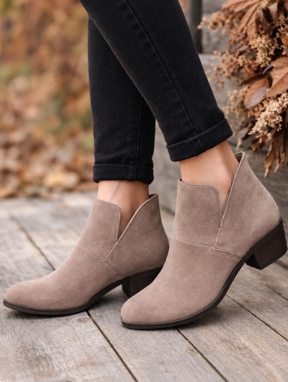 Me Too Zeus Modern Boho Minimalist Taupe Suede Block Heel Bootie 8M